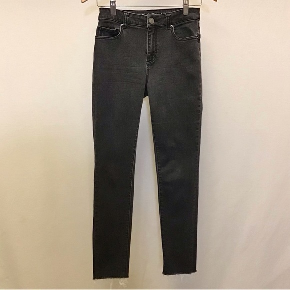 Victoria’s Secret 4 High Rise Jeggings Skinny Jeans Faded Black Frayed Hems - Picture 3 of 11